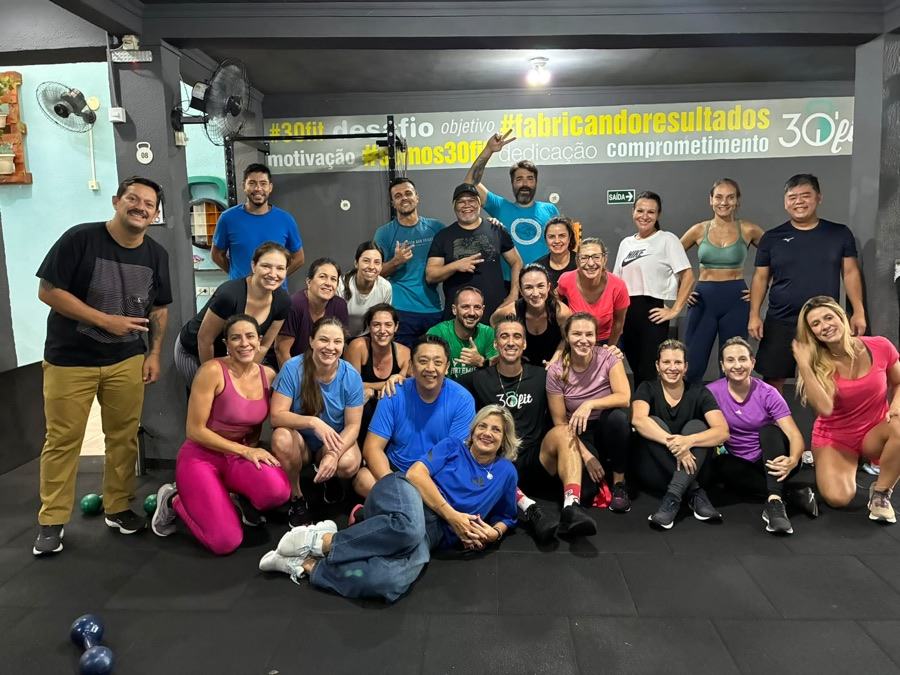 Turma da 30'fit reunida no estúdio depois do treino